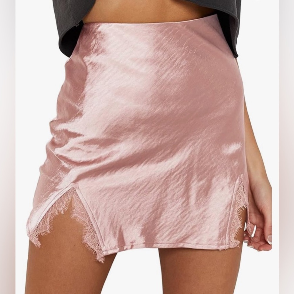 Lyaner women’s satin lace split hem mini skirt Champagne Pink Medium